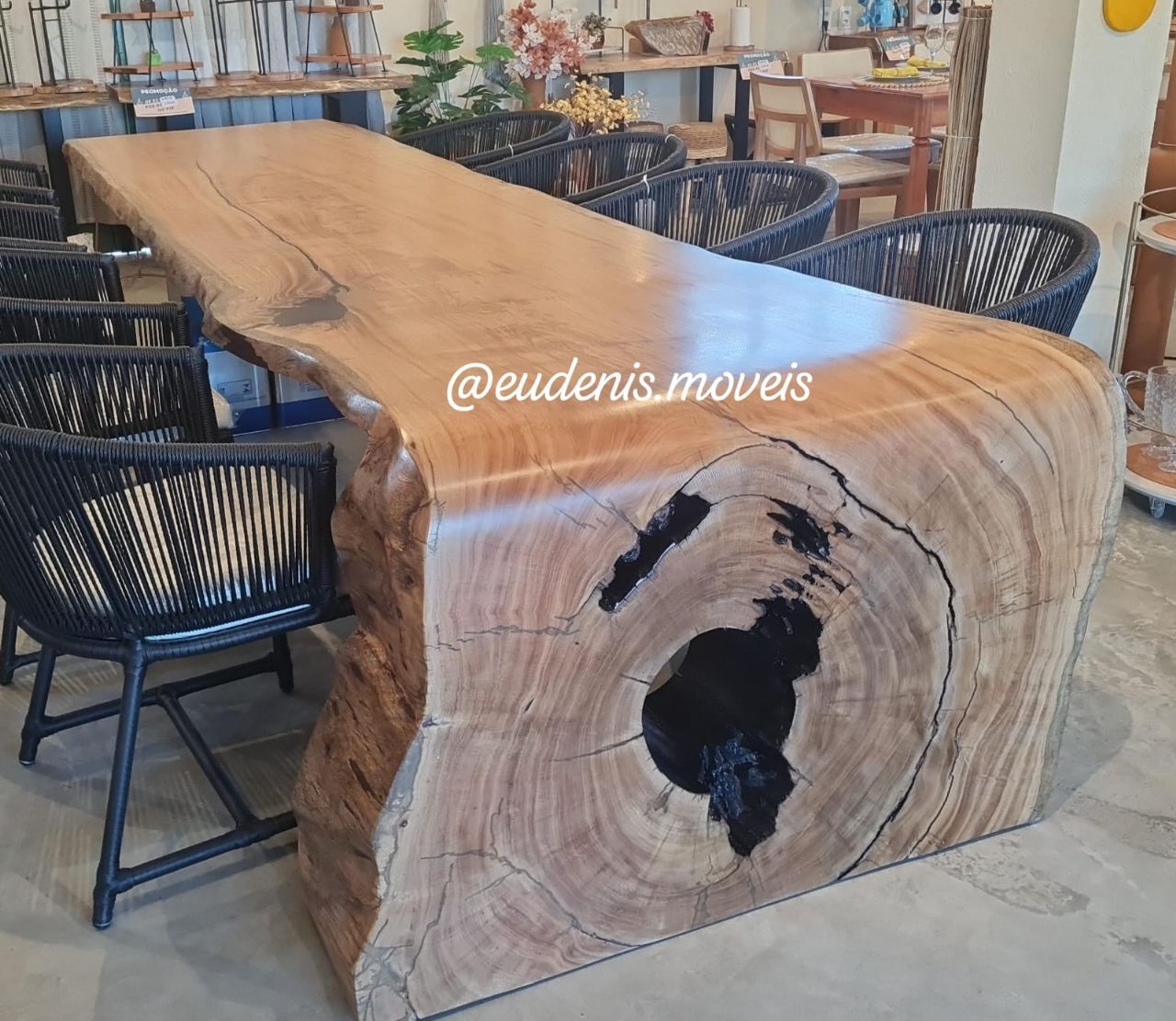 MESA CURVA PIQUIA ORGANICA PE U 4,10CM X 92 A 1.04CM X 7CM X CURVA 30CM ENVERNIZADA (SOB ENCOMENDA)