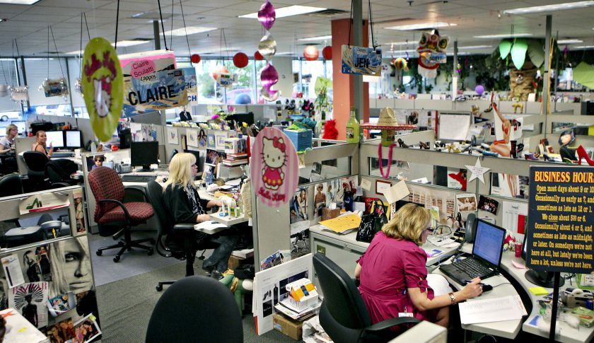 Proactive customer service - Zappos - Contact center agents in a fun and lively atmosphere. 