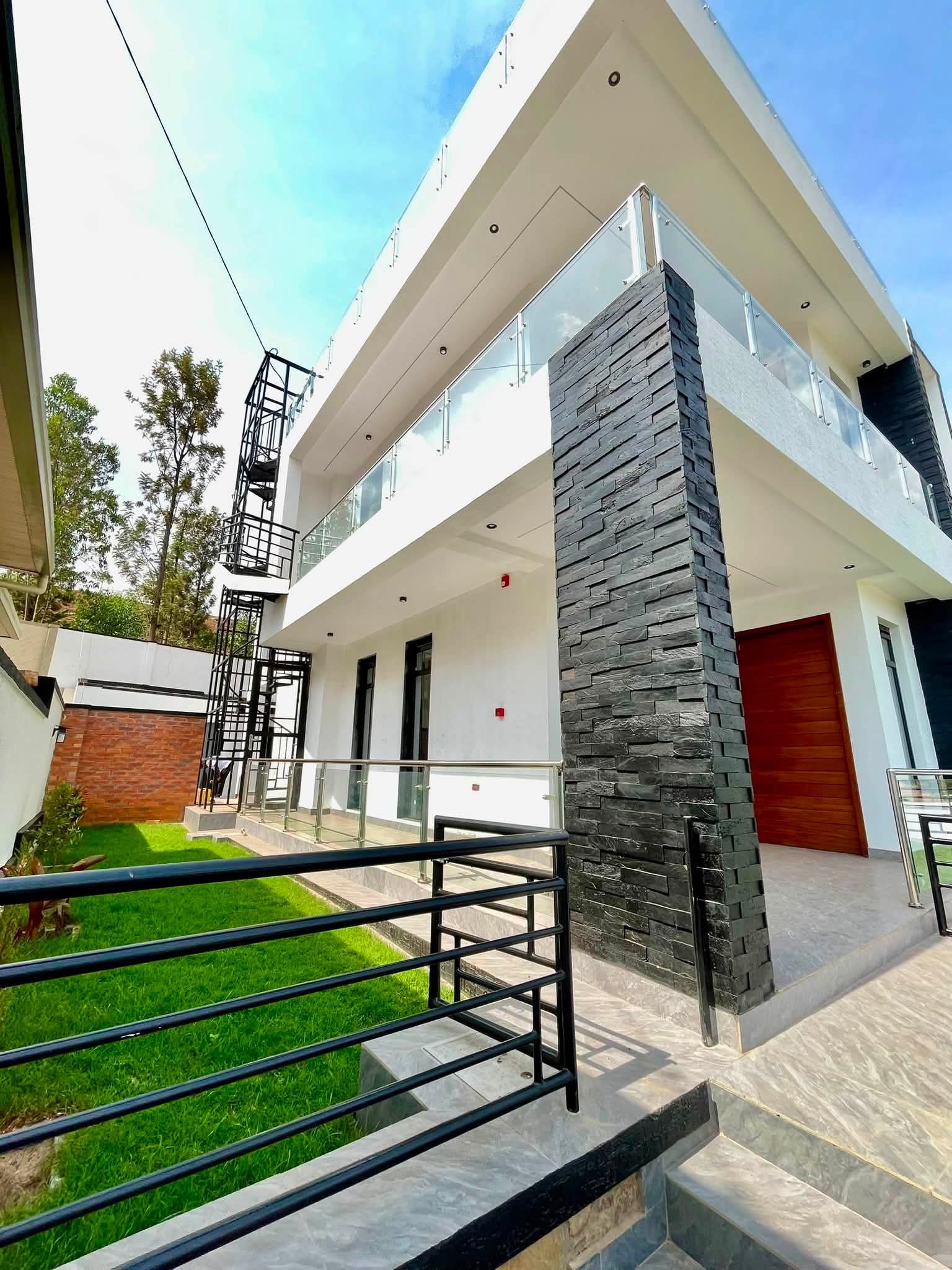 HOUSE FOR SALE – KICUKIRO KAGARAMA 420M