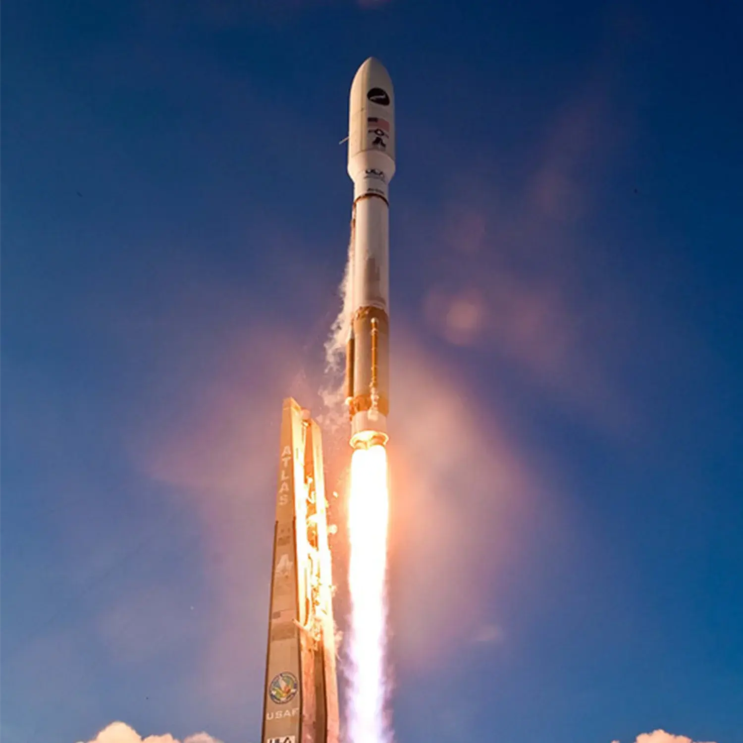 Atlas V 501 rocket by undefined