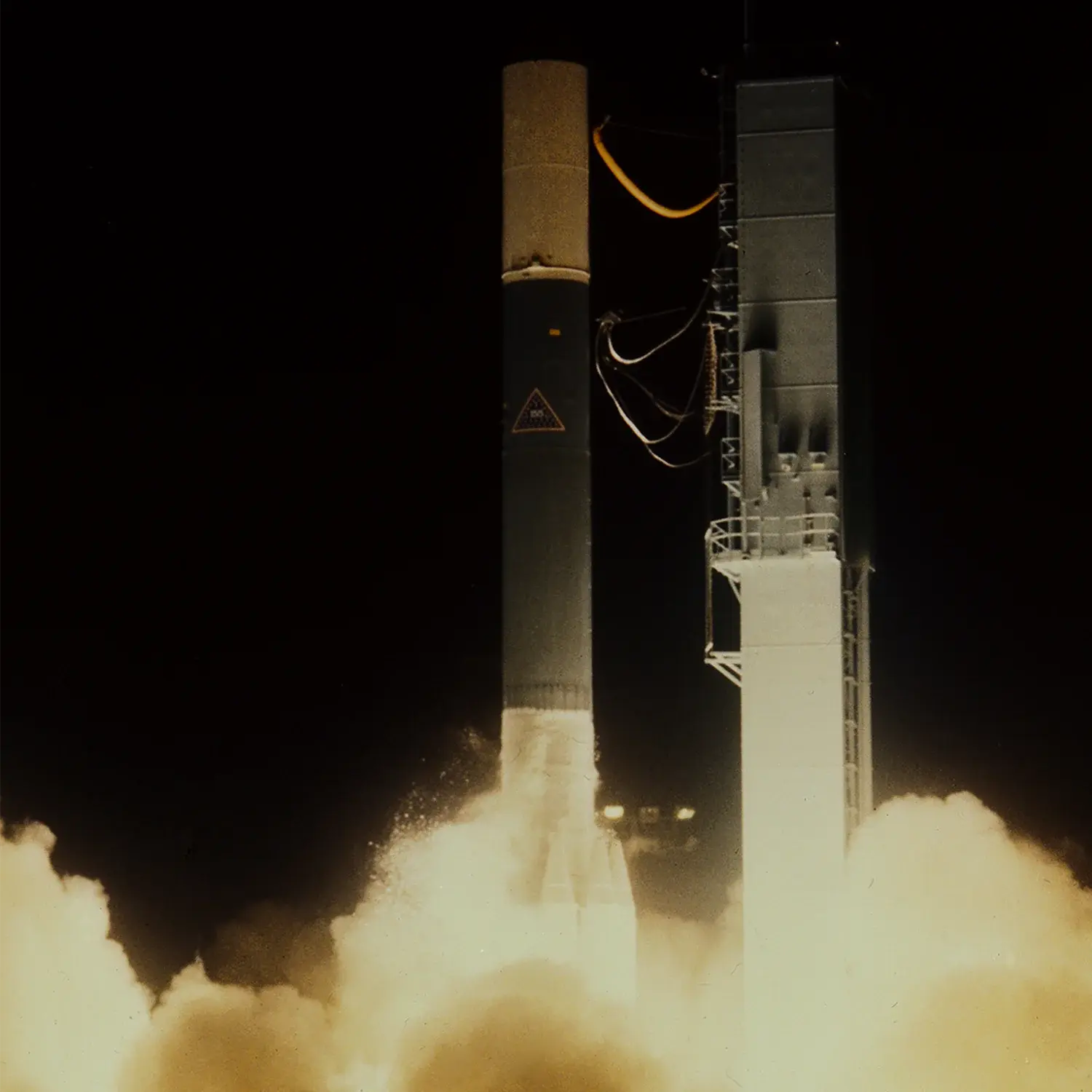 Delta 3913 rocket by undefined
