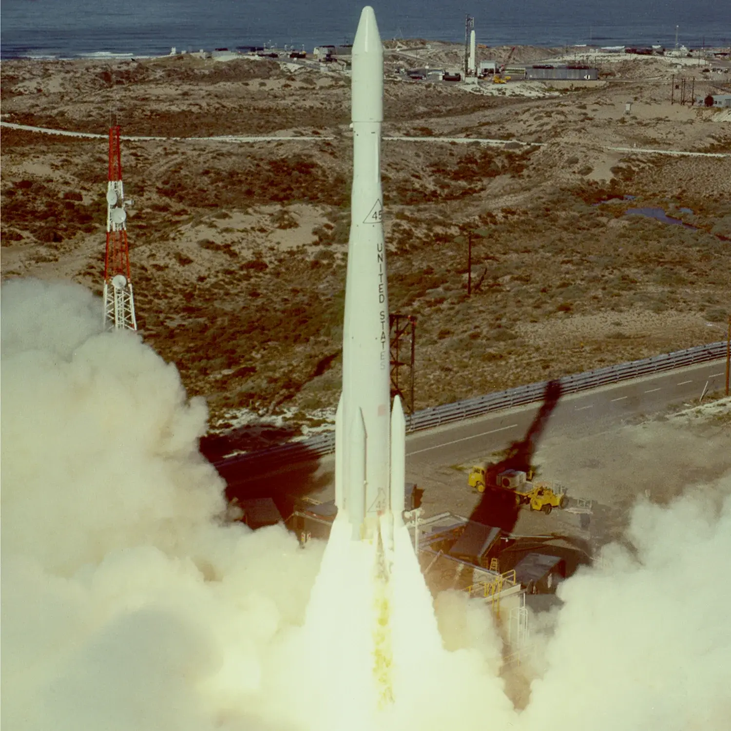 Delta E rocket by undefined