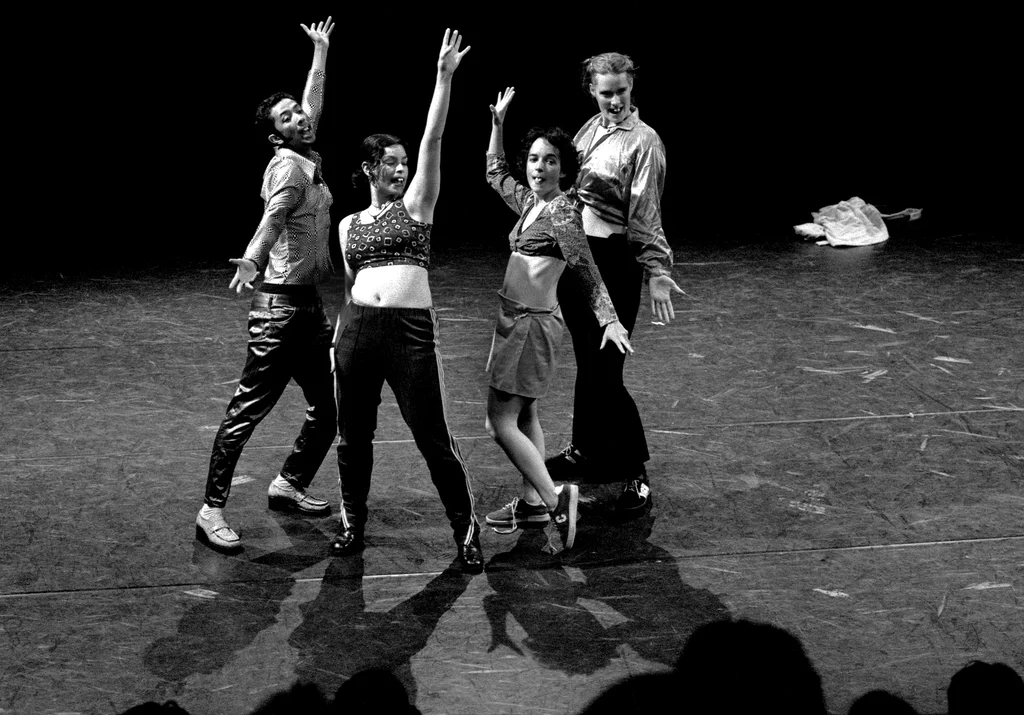 Linked image (Benefiet_Theatergroep Artisjok Nultwintig_Spelers_5