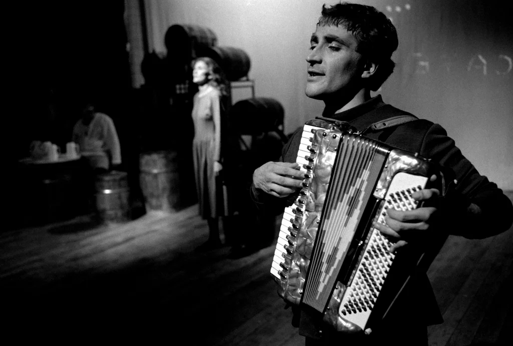 Linked image (Klucht van de koe_Amsterdam Sanat Tiyatrosu_Ayse Emel Mesci_5