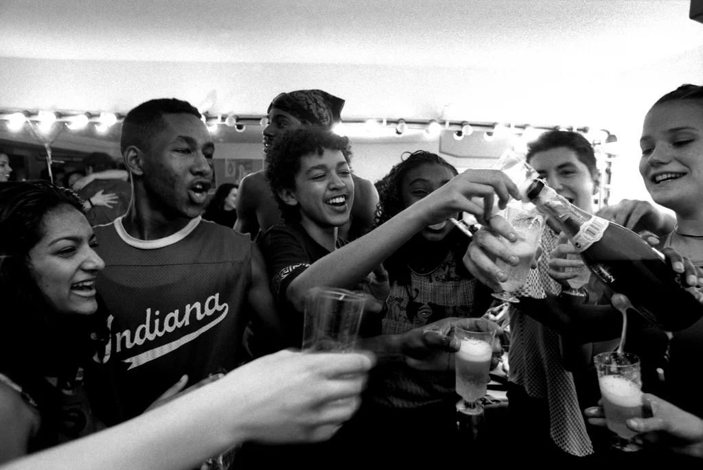 Linked image (ID_Theatergroep Artisjok Nultwintig_Jolanda Spoel en Janneke Albers_16