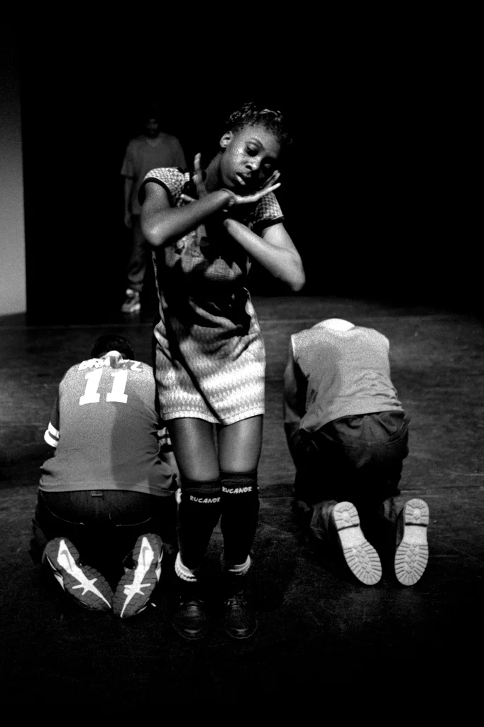 Linked image (ID_Theatergroep Artisjok Nultwintig_Jolanda Spoel en Janneke Albers_18