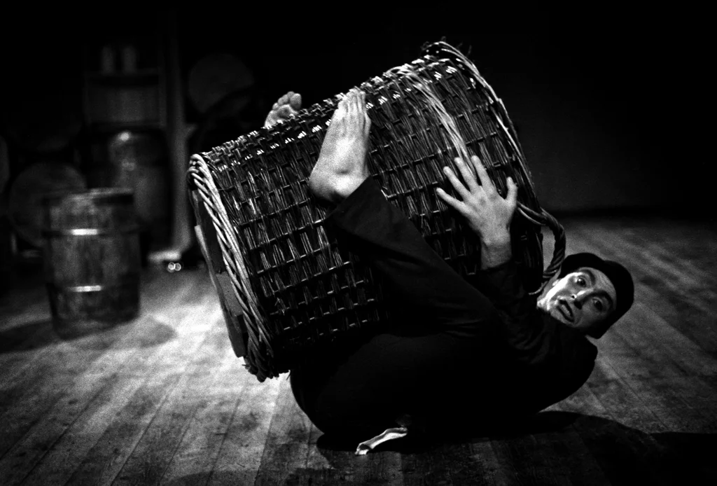 Linked image (Klucht van de koe_Amsterdam Sanat Tiyatrosu_Ayse Emel Mesci_8