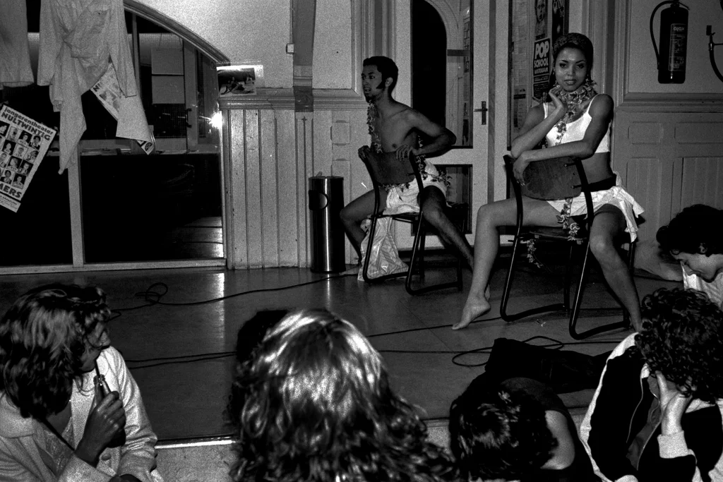 Linked image (Benefiet_Theatergroep Artisjok Nultwintig_Spelers_10