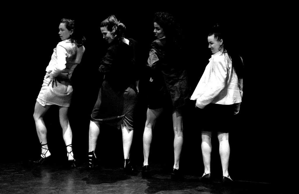 Linked image (Benefiet Mo Money_Theatergroep Artisjok Nultwintig_Spelers_9