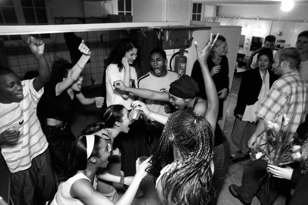 Linked image (Raptrap_Jongerentheater Artisjok Nultwintig_Nita Liem en Harm van Geel_4