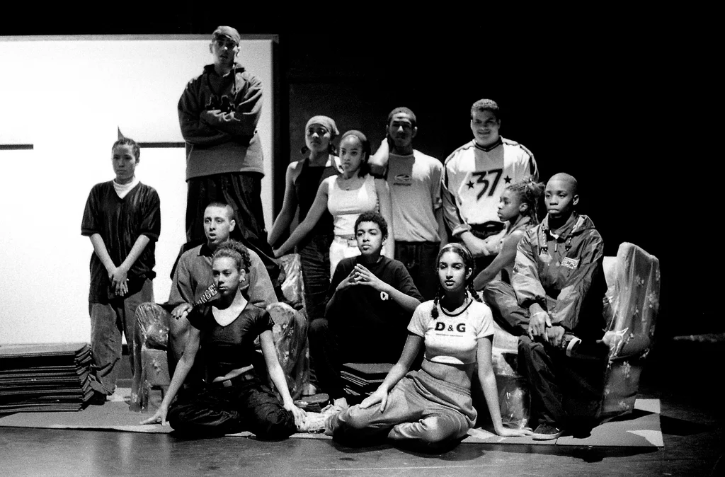 Linked image (Raptrap_Jongerentheater Artisjok Nultwintig_Nita Liem en Harm van Geel_20