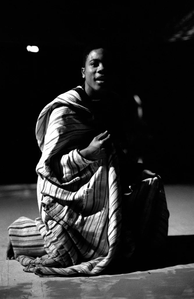 Linked image (Wachter van de nacht_Jongerentheater Artisjok Nultwintig_Carlos Lagoeira_13