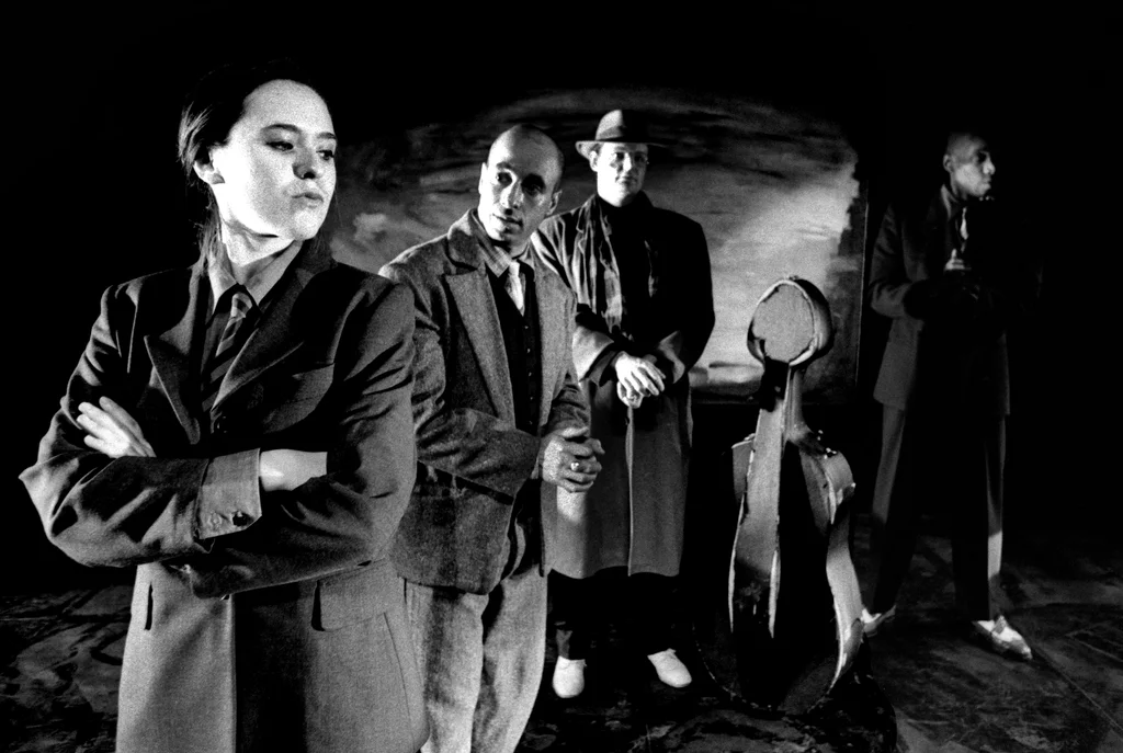 Linked image (Mensenlandschappen_De Nieuw Amsterdam_Carl Ridders_9