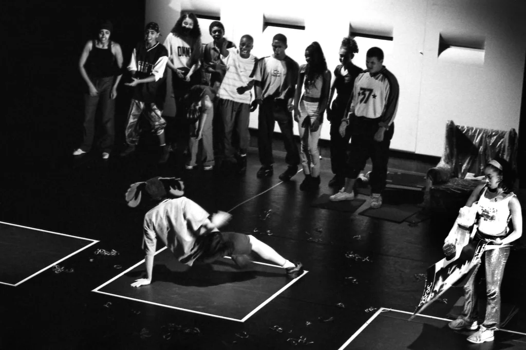 Linked image (Raptrap_Jongerentheater Artisjok Nultwintig_Nita Liem en Harm van Geel_8