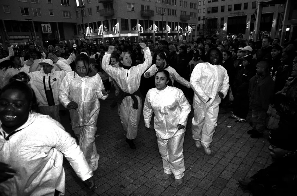 Linked image (Plein Stepping_Jongerentheater Artisjok Nultwintig_Nita Liem_2