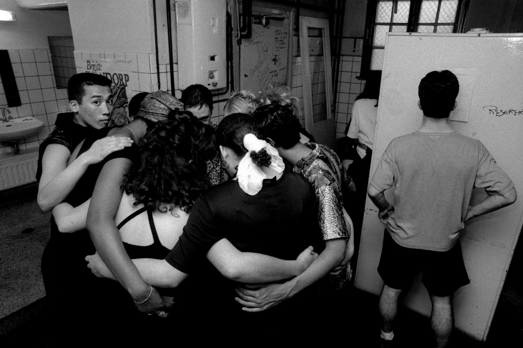 Linked image (Benefiet Mo Money_Theatergroep Artisjok Nultwintig_Spelers_20