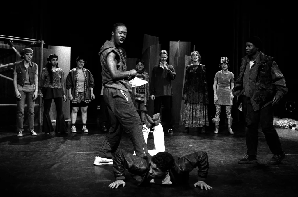 Linked image (Gameboys_Jongerentheater Artisjok Nultwintig_David Greaves en Nita Liem_5