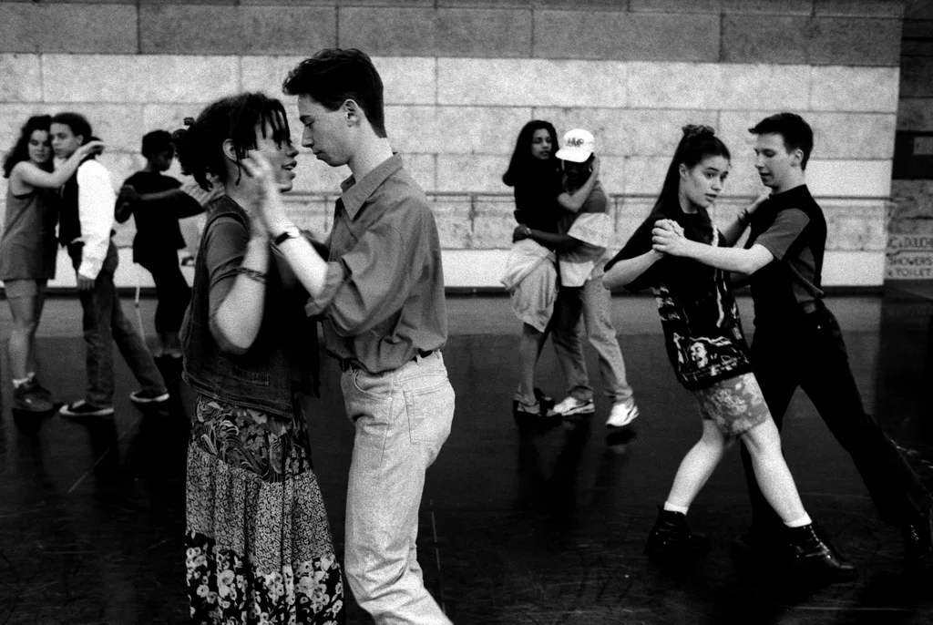 Linked image (Rubber_Jongerentheater Artisjok Nultwintig_David Greaves en Nita Liem_9