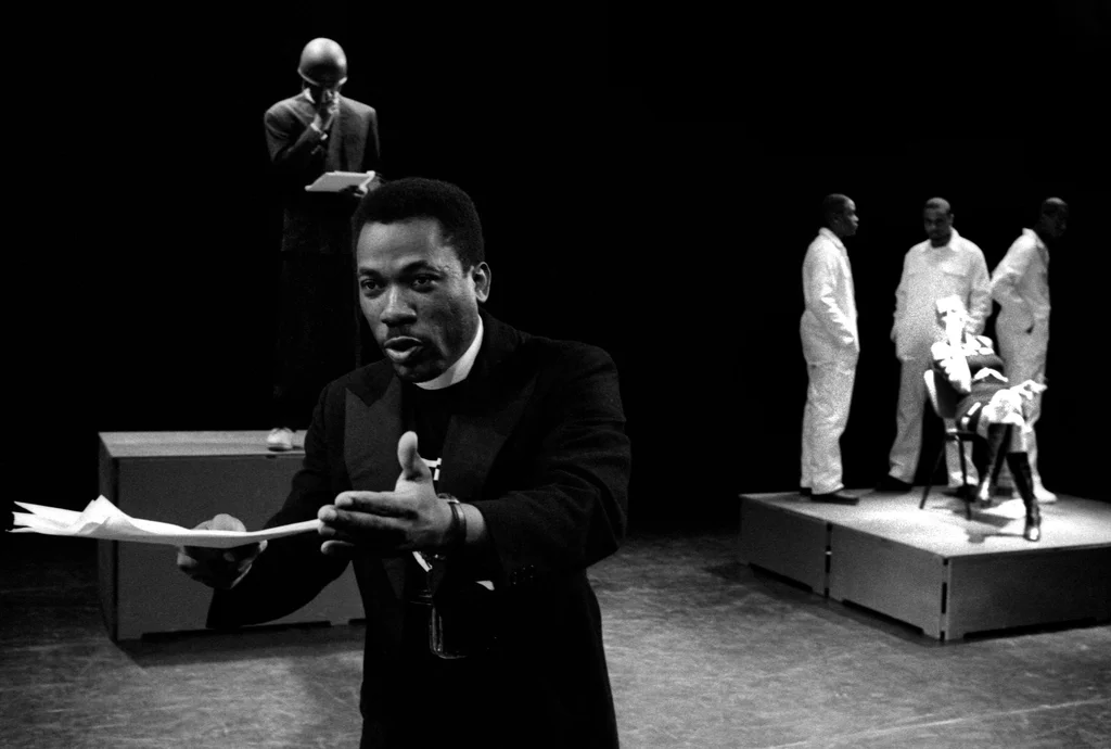 Linked image (De aap, zijn bruid en het systeem_Cosmic_Guilly Koster_4