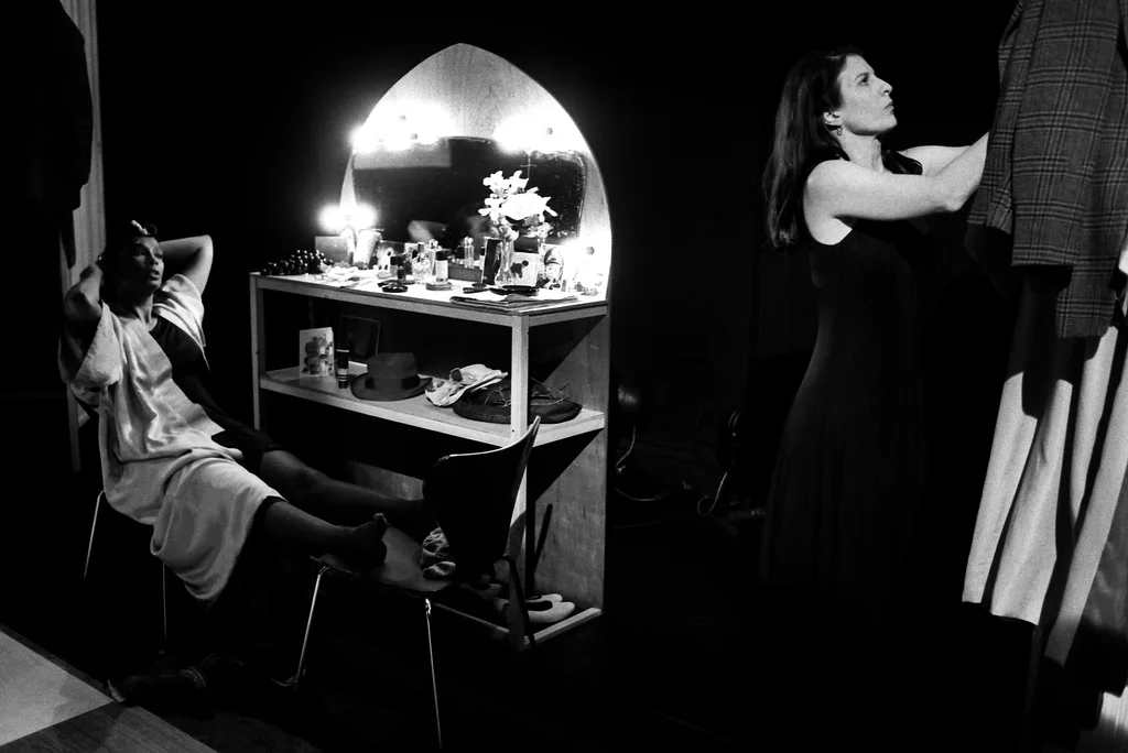 Linked image (Kimono Sisters_Cosmic Illusion Productions_John Leerdam_9