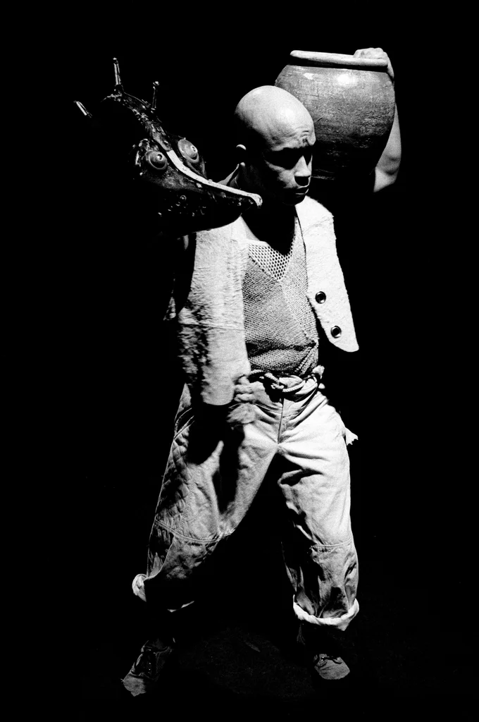 Linked image (Mamparagutu_Theatergroep Pruim_Helmert Woudenberg_6