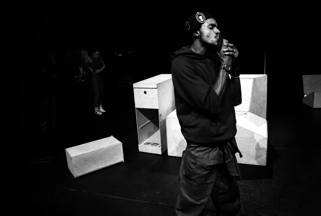 Linked image (Outcast_Jongerentheater Artisjok Nultwintig_Spelers_9