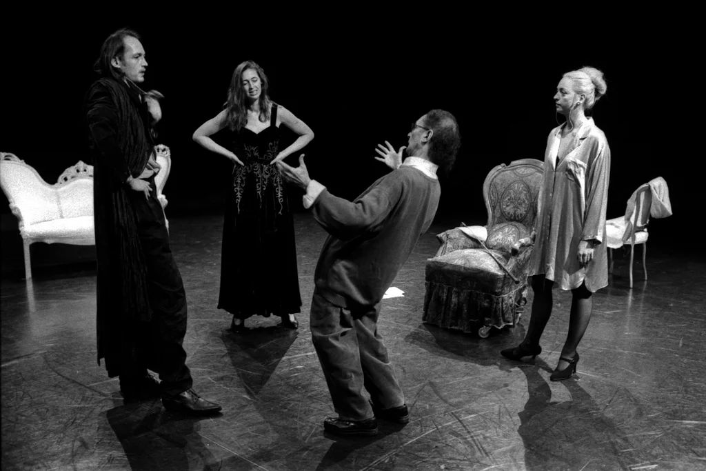 Linked image (De hoer, de maagd en de stervende heer_Cosmic_Pim de la Parra_1