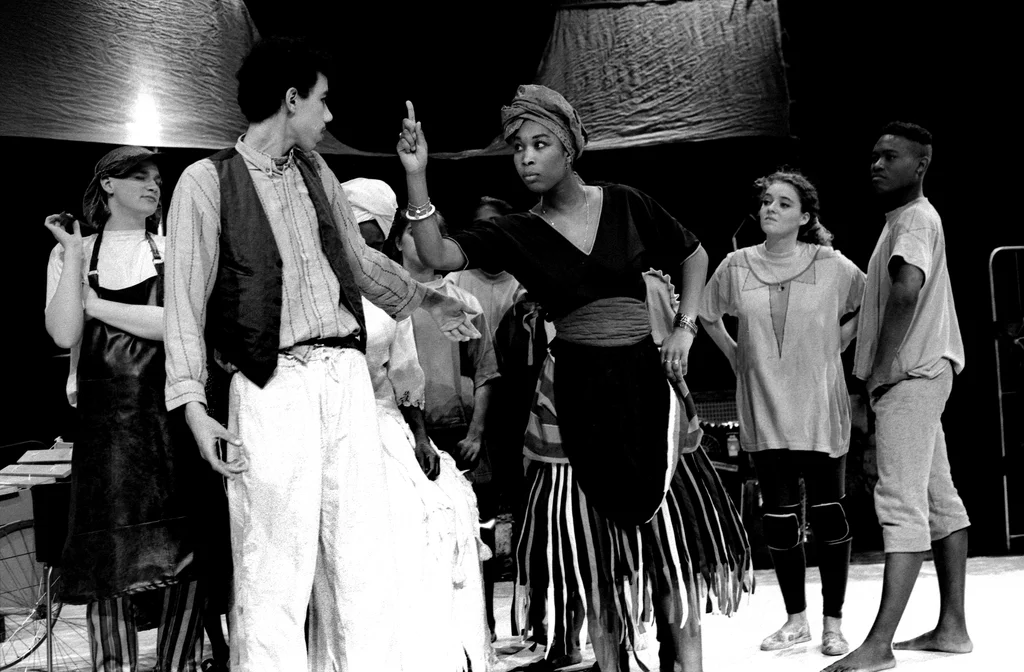 Linked image (Wachter van de nacht_Jongerentheater Artisjok Nultwintig_Carlos Lagoeira_1