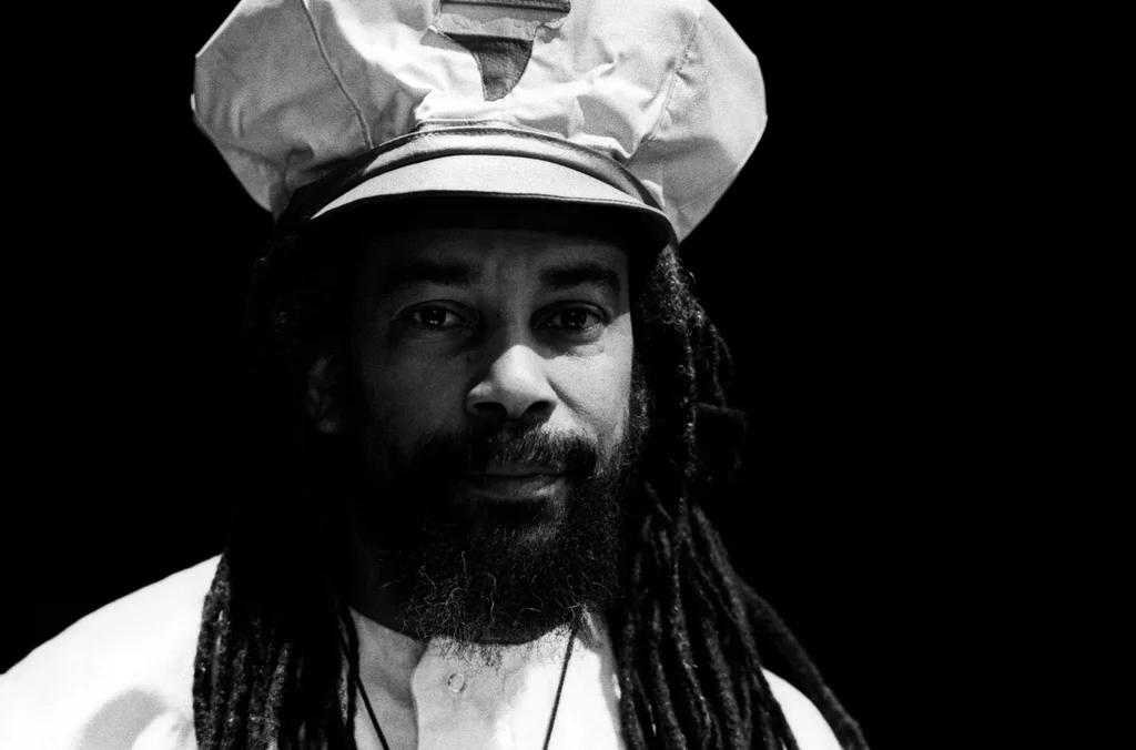 Linked image (De aap, zijn bruid en het systeem_Cosmic_Guilly Koster_14