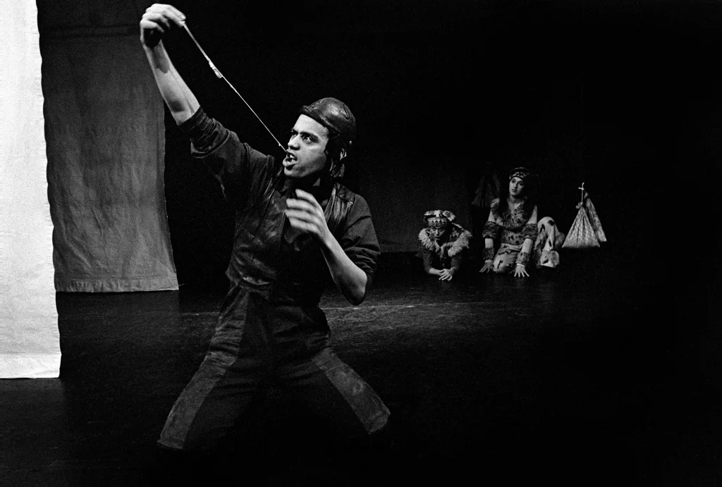 Linked image (Jonge honden_Theatergroep Pruim_Silvia Andringa_1