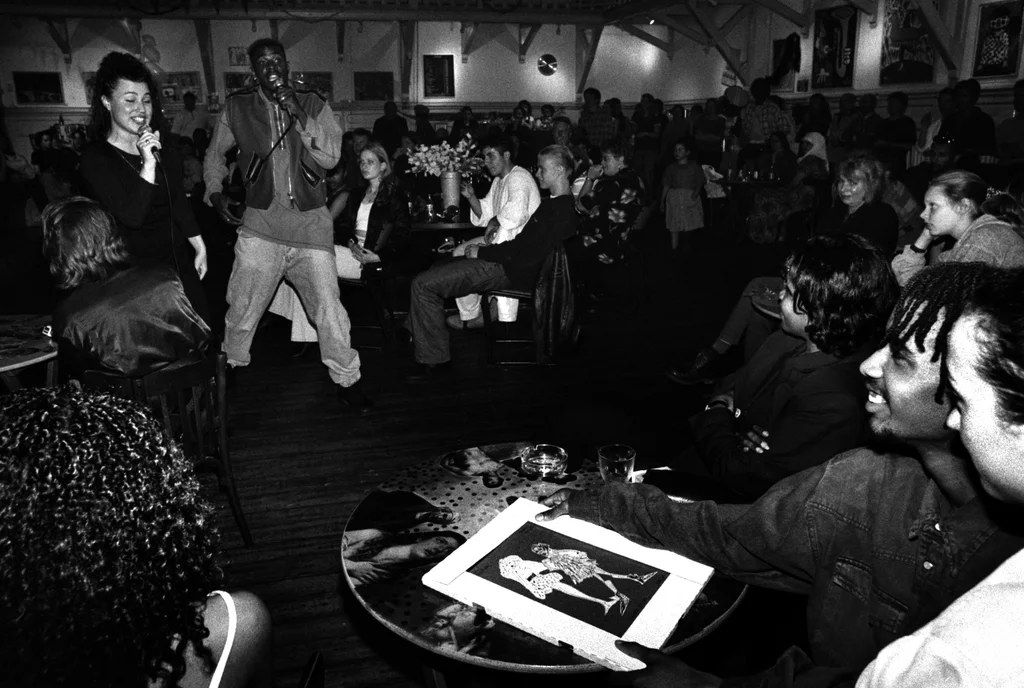 Linked image (Benefiet_Theatergroep Artisjok Nultwintig_Spelers_7