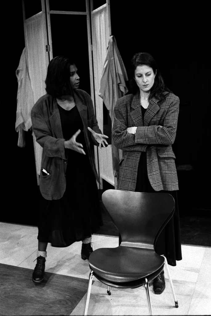 Linked image (Kimono Sisters_Cosmic Illusion Productions_John Leerdam_2