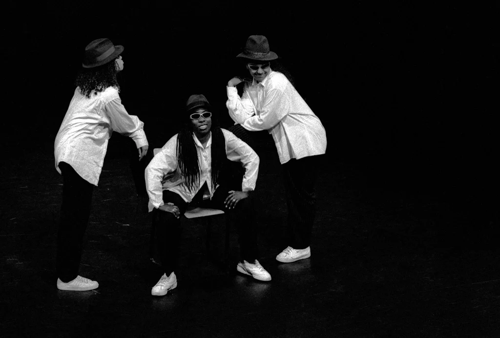 Linked image (Benefiet Mo Money_Theatergroep Artisjok Nultwintig_Spelers_13