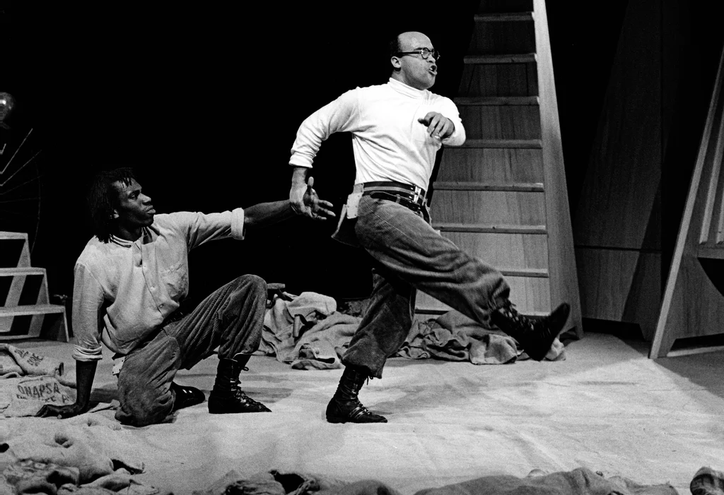 Linked image (Loekoeman_Theatergroep Pruim_John Leerdam_3