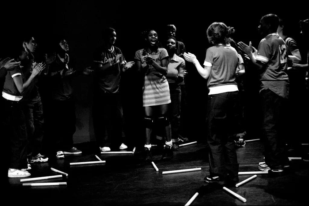 Linked image (ID_Theatergroep Artisjok Nultwintig_Jolanda Spoel en Janneke Albers_14