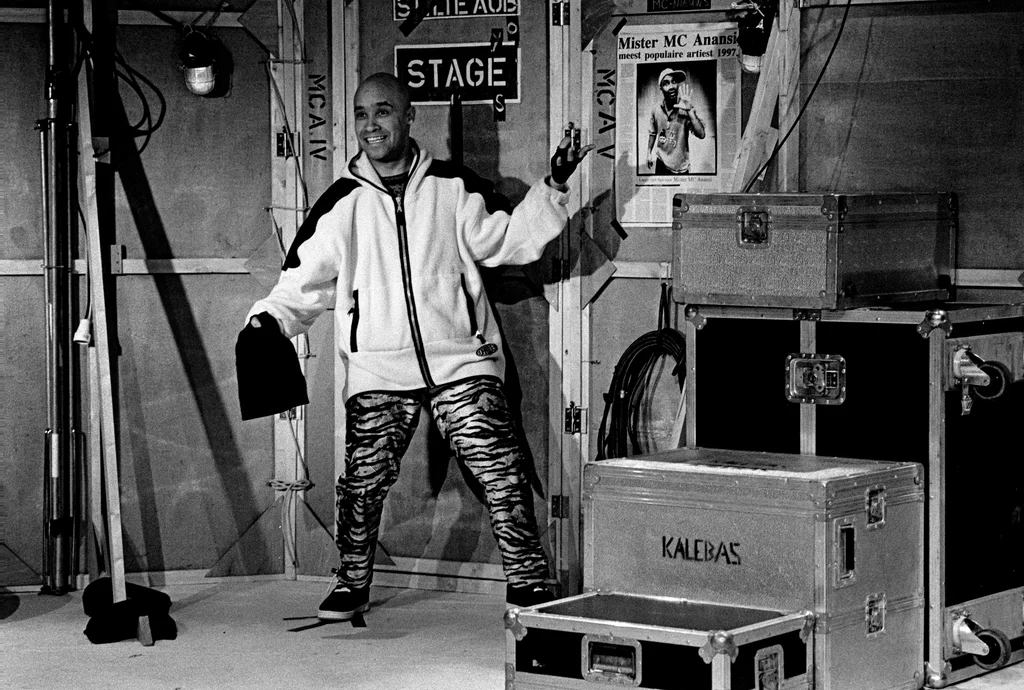 Linked image (MC Anansi_Stichting Kalebas Produkties___3