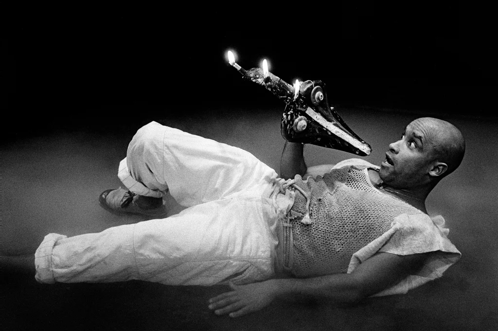 Linked image (Mamparagutu_Theatergroep Pruim_Helmert Woudenberg_3