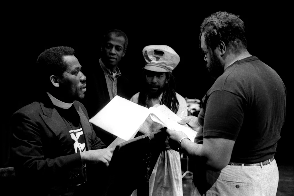 Linked image (De aap, zijn bruid en het systeem_Cosmic_Guilly Koster_8