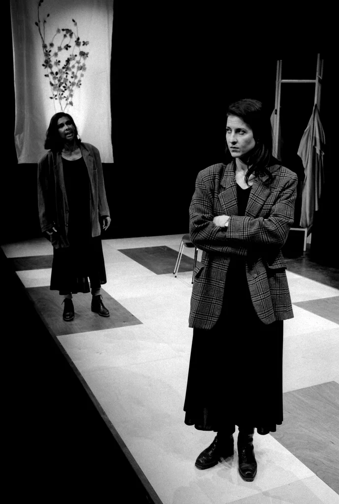 Linked image (Kimono Sisters_Cosmic Illusion Productions_John Leerdam_3