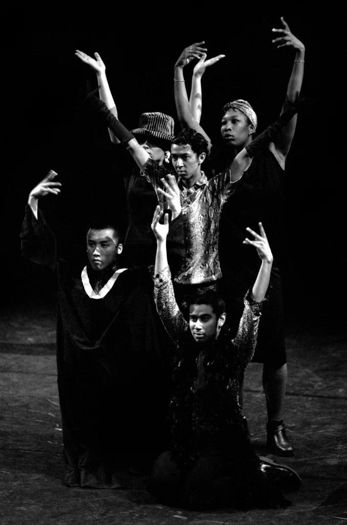 Linked image (Benefiet Mo Money_Theatergroep Artisjok Nultwintig_Spelers_10