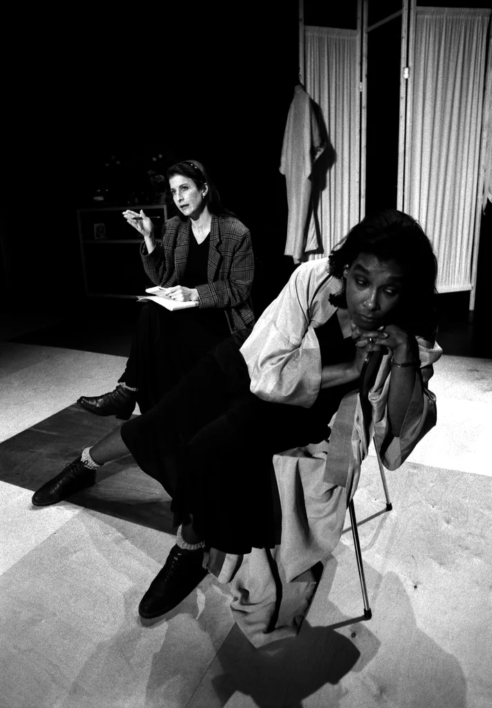 Linked image (Kimono Sisters_Cosmic Illusion Productions_John Leerdam_10