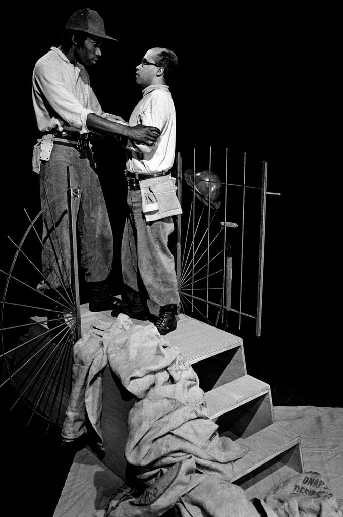 Linked image (Loekoeman_Theatergroep Pruim_John Leerdam_9