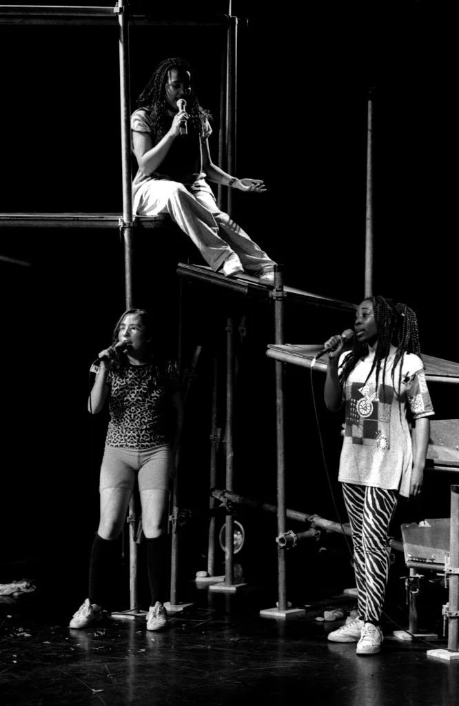 Linked image (Bloedlink_Theatergroep Artisjok Nultwintig_David Greaves_8