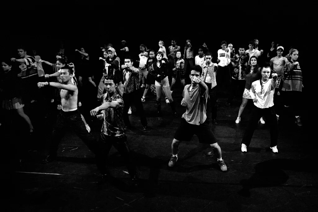 Linked image (Benefiet Mo Money_Theatergroep Artisjok Nultwintig_Spelers_17