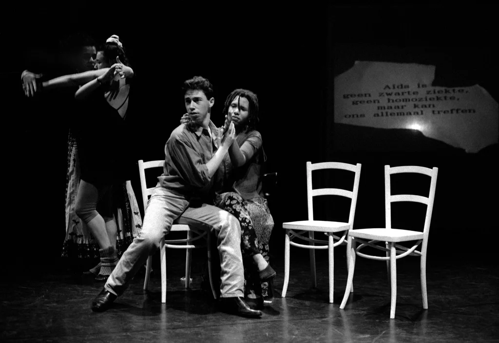 Linked image (Rubber_Jongerentheater Artisjok Nultwintig_David Greaves en Nita Liem_3