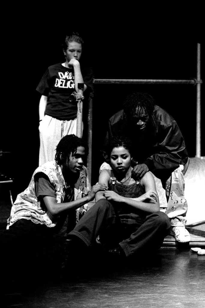 Linked image (Bloedlink_Theatergroep Artisjok Nultwintig_David Greaves_14