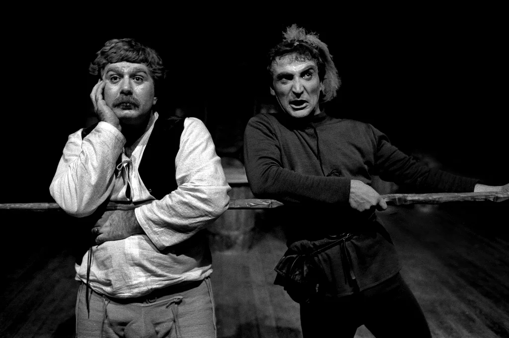 Linked image (Klucht van de koe_Amsterdam Sanat Tiyatrosu_Ayse Emel Mesci_7