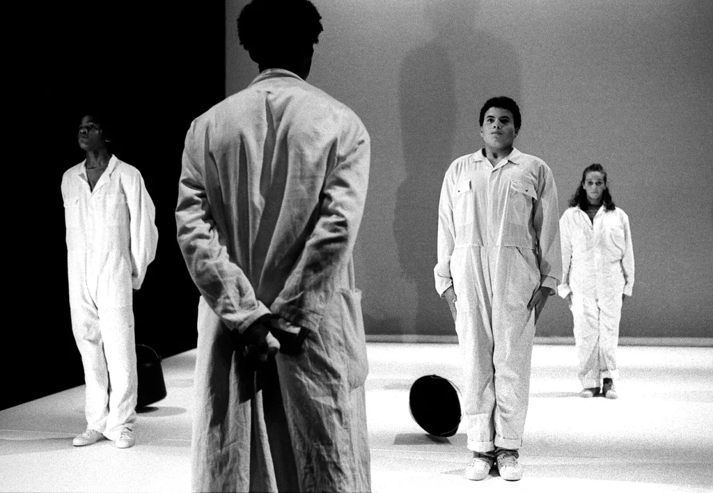 Linked image (Nummers_Theatergroep Artisjok Nultwintig_Nita Liem_1