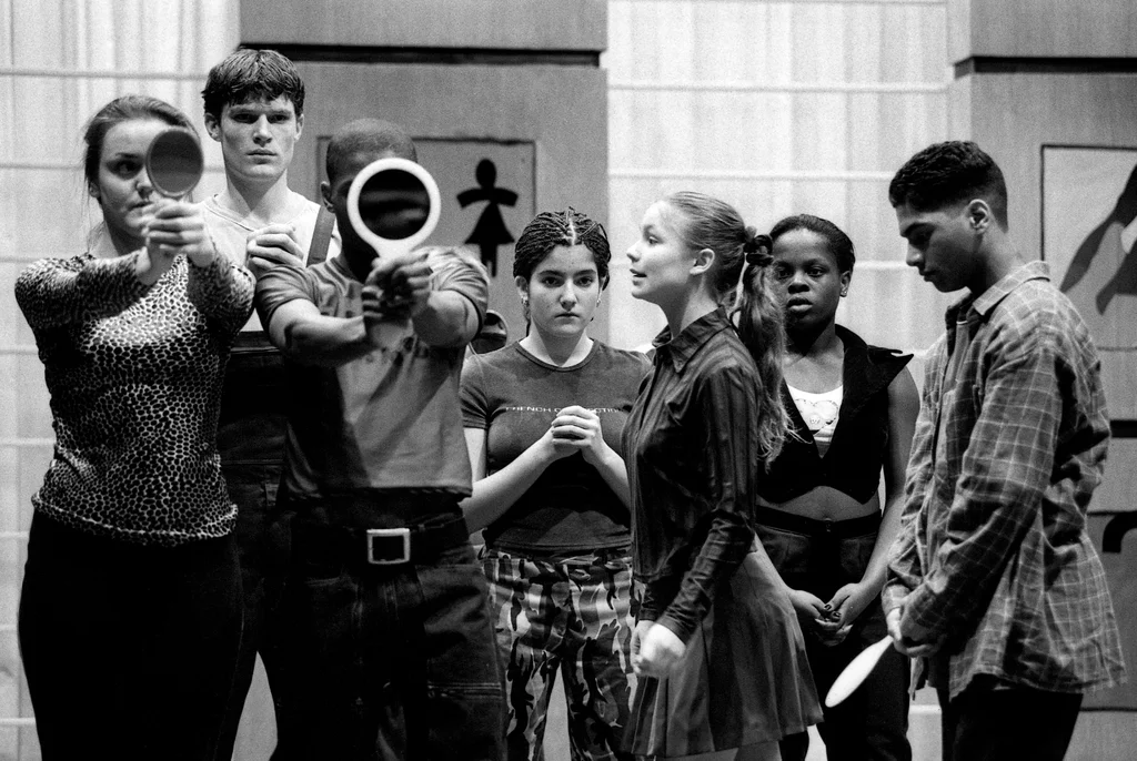 Linked image (Onder de duim_Jongerentheater Artisjok Nultwintig_David Greaves_10