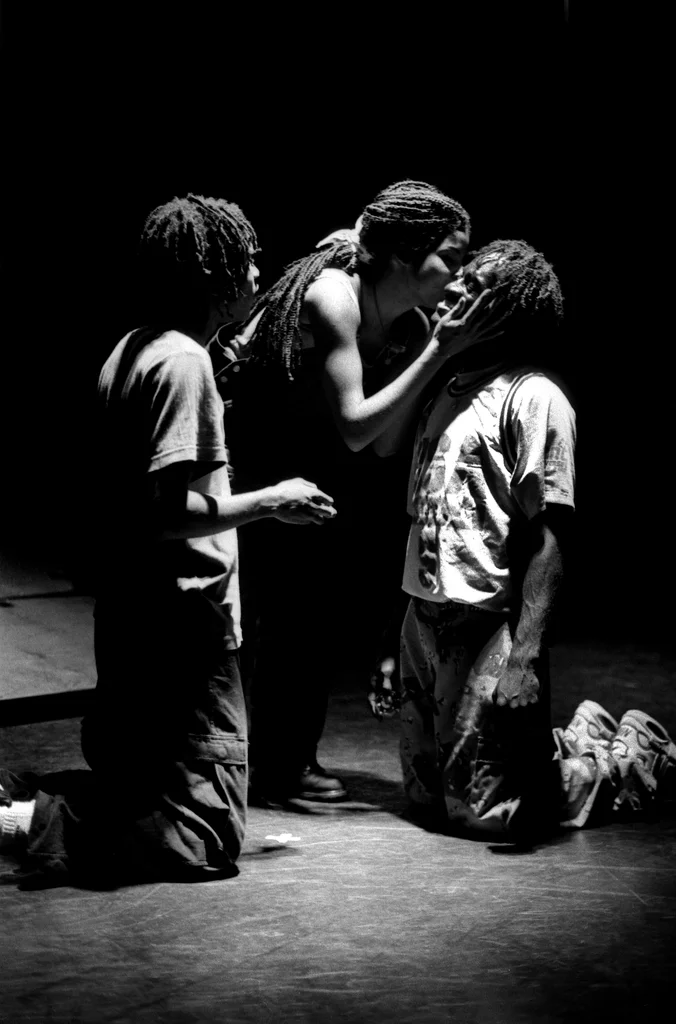 Linked image (Bloedlink_Theatergroep Artisjok Nultwintig_David Greaves_12